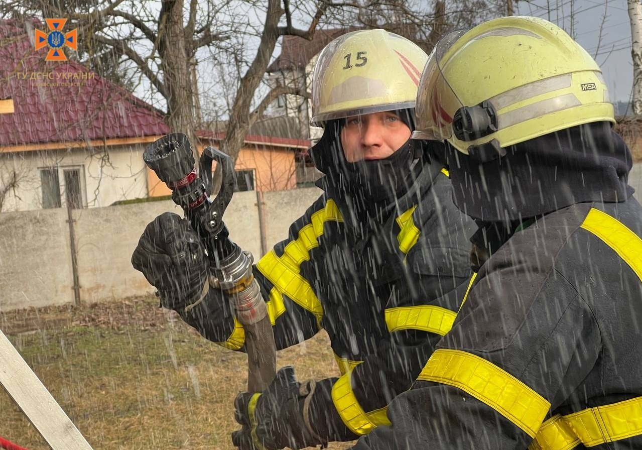На Київщині спалахнула церква святого Миколая-Чудотворця 9