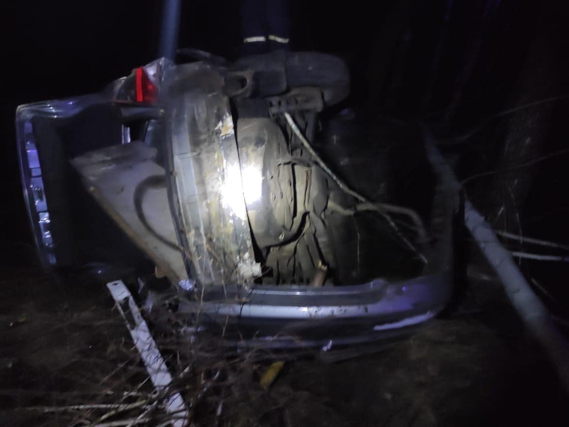 На Київщині Opel вилетів з траси у дерево: загинули двоє чоловіків 2