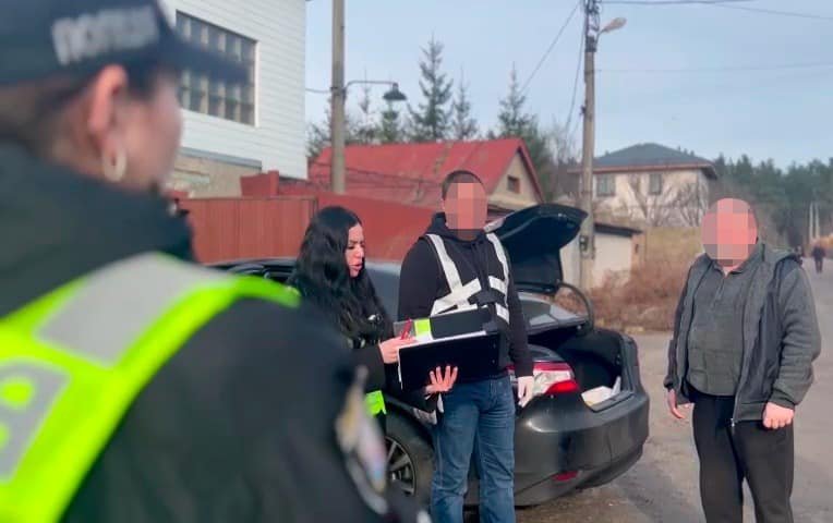 У Києві затримали найбільшу організовану злочинну групу за збут кокаїну: що відомо 4