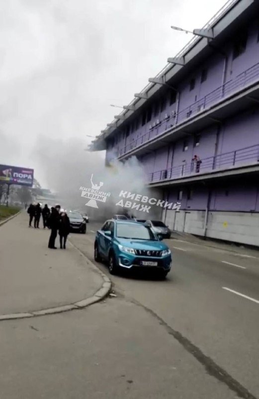 У Києві горить ТРЦ Dream Town 2