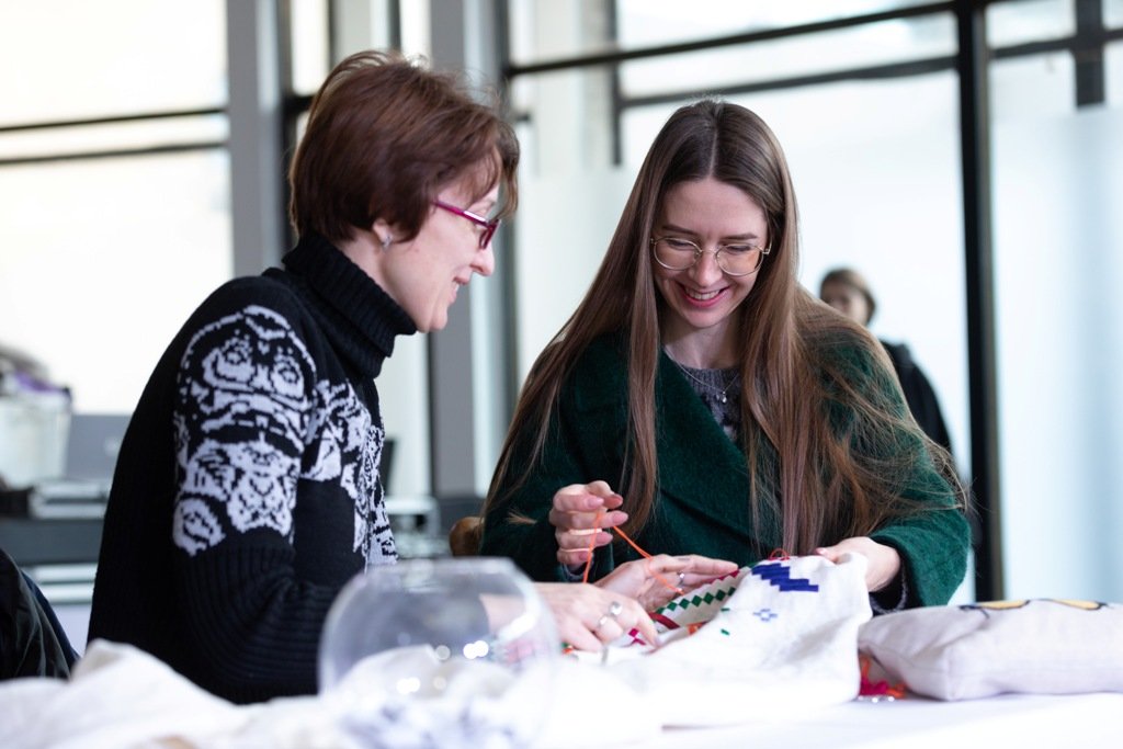 Вишиті болем: у Києві стартував мистецький проєкт на підтримку людей, котрі пережили сексуальне насильство під час війни 5