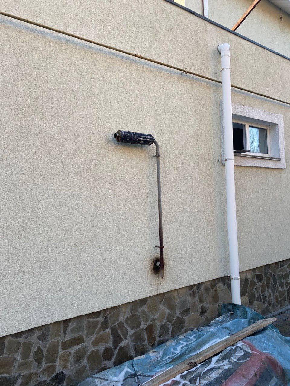 На Київщині у будинку з працюючим генератором знайшли мертвими власника та його гостей 2