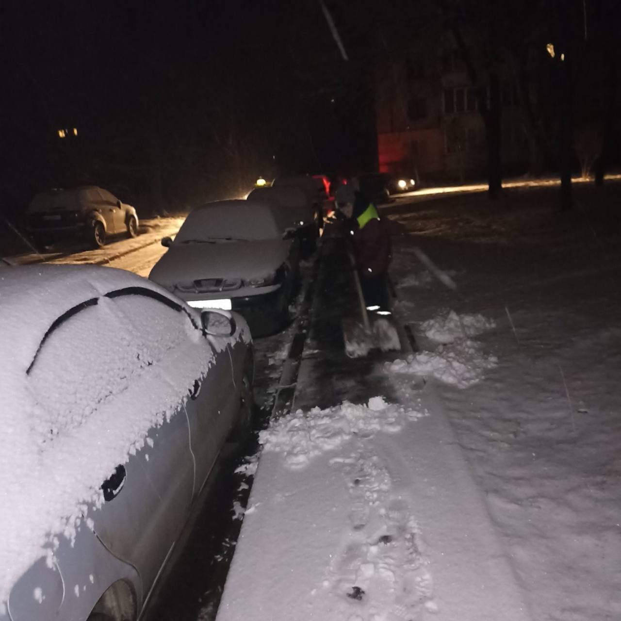 У Києві випав сніг: як місто долає погіршення погодних умов 1