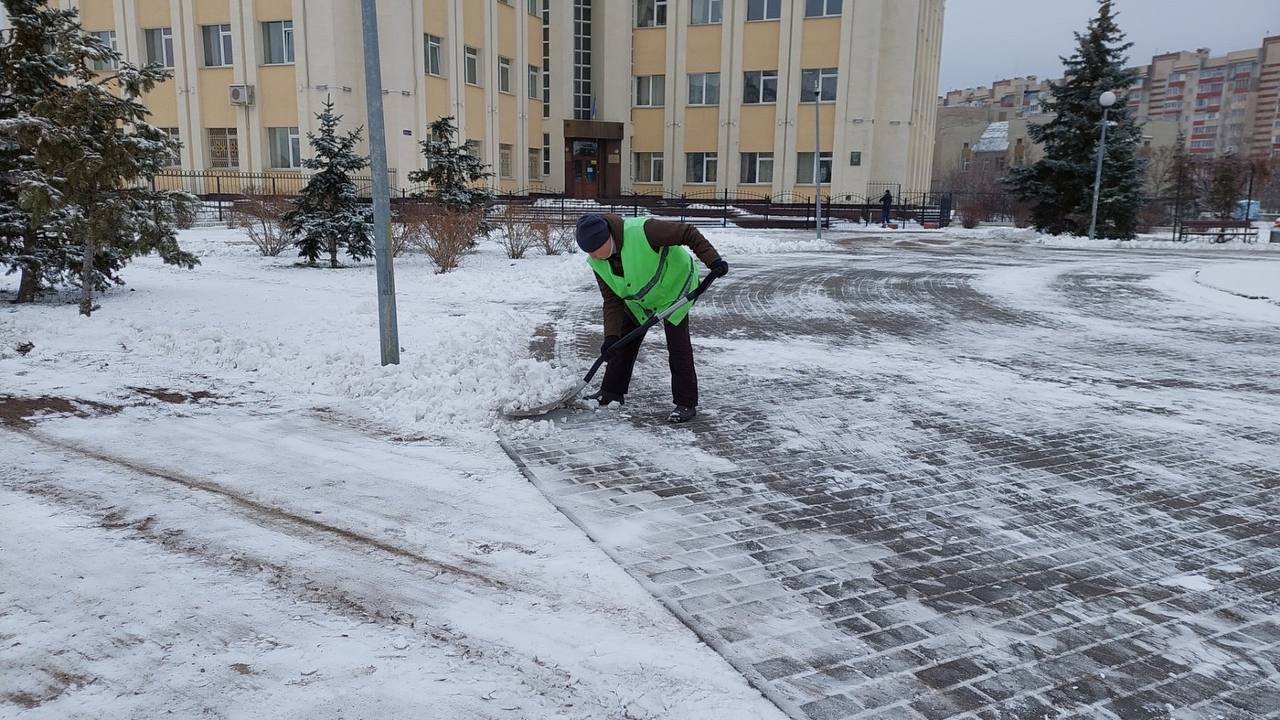 У Києві випав сніг: як місто долає погіршення погодних умов 7