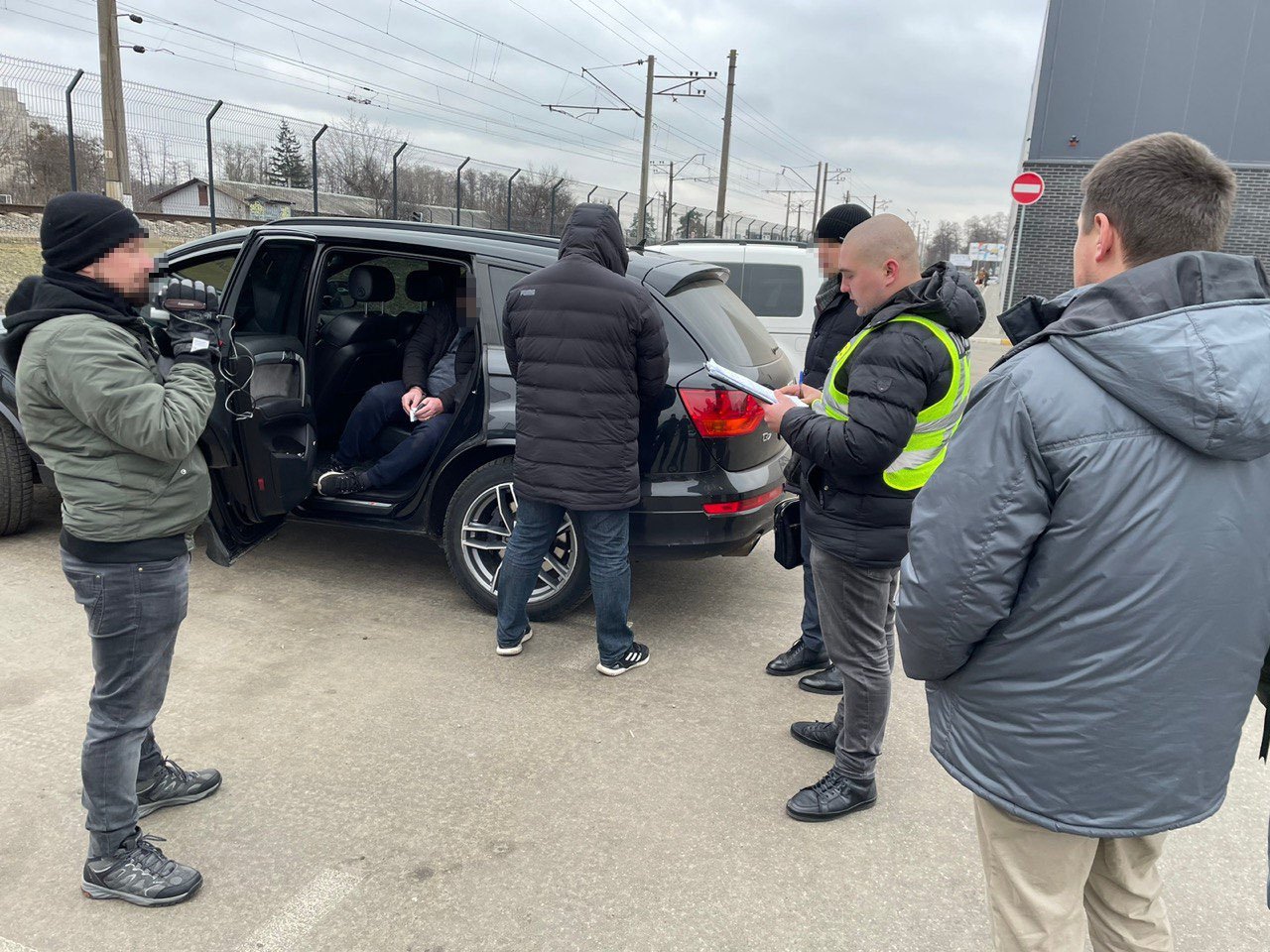 До 7 000 доларів за виїзд призивників: у Києві ліквідували чергову схему незаконного перетину кордону 1