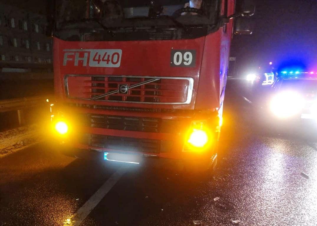 На Київщині вантажівка збила жінку, яка перебігала дорогу 3