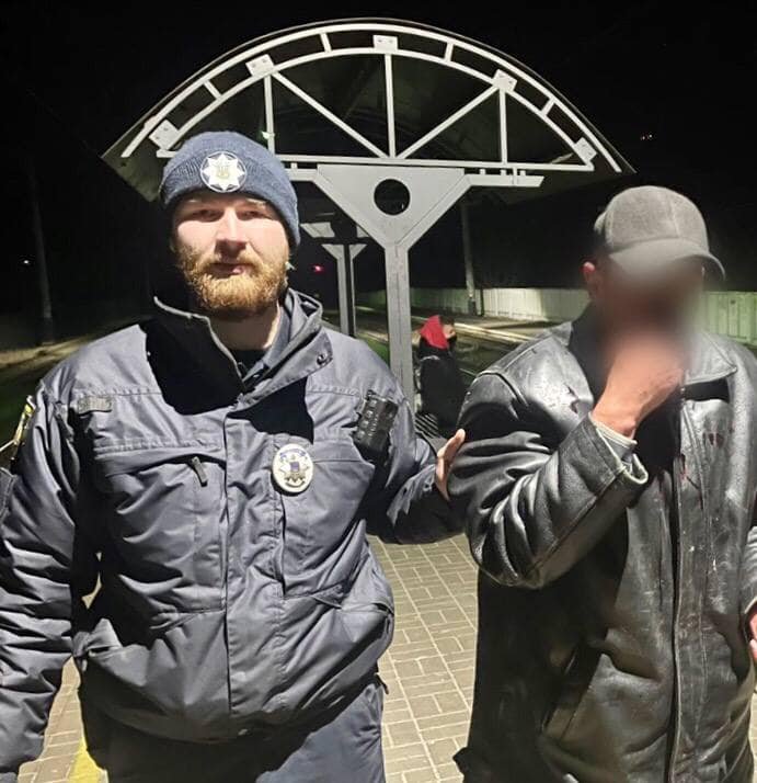 На Київщині чоловік ударив брата ножем у живіт та втік з дому 1