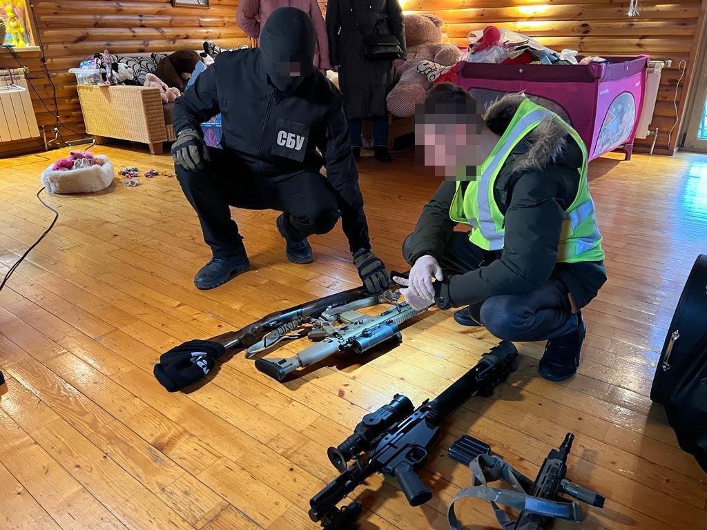 Били, підпалювали авто, погрожували: у Києві злочинці під видом добровольчих формувань вимагали гроші у підприємців 1