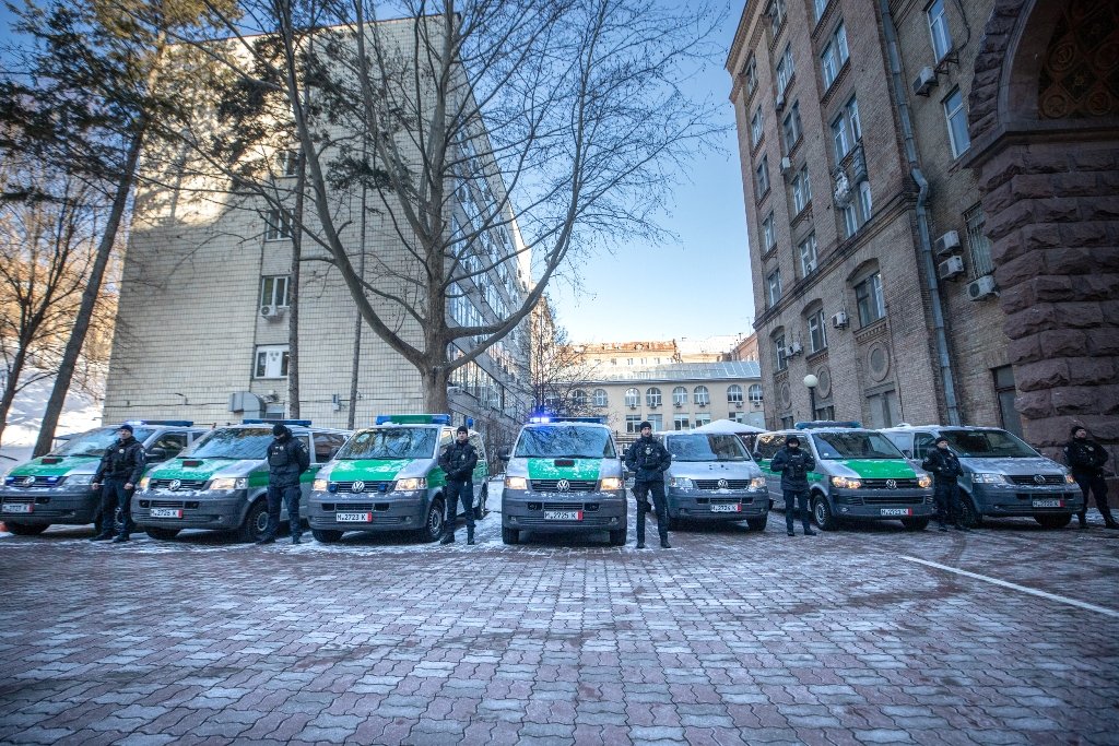 Київ отримав у допомогу поліцейські автомобілі, комунальну техніку та генератори 3