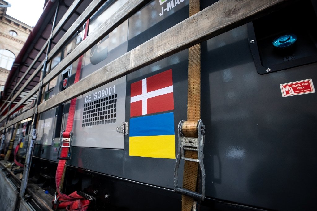 Київ отримав у допомогу поліцейські автомобілі, комунальну техніку та генератори 5