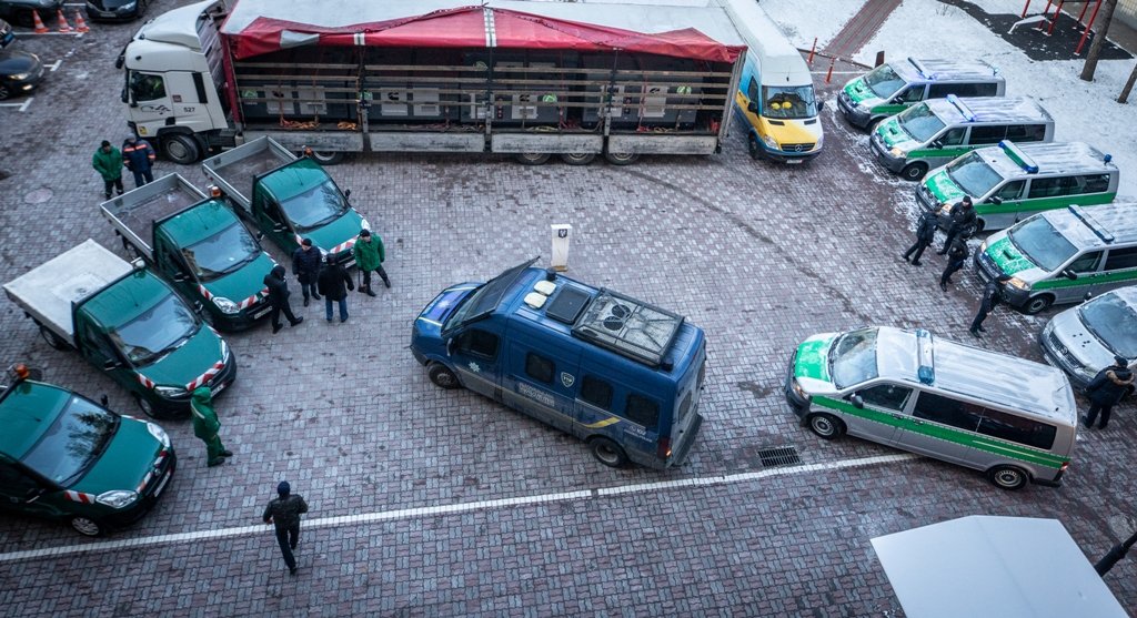 Київ отримав у допомогу поліцейські автомобілі, комунальну техніку та генератори 7