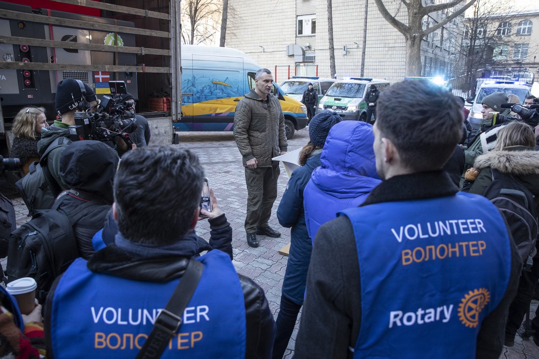 Київ отримав у допомогу поліцейські автомобілі, комунальну техніку та генератори 8