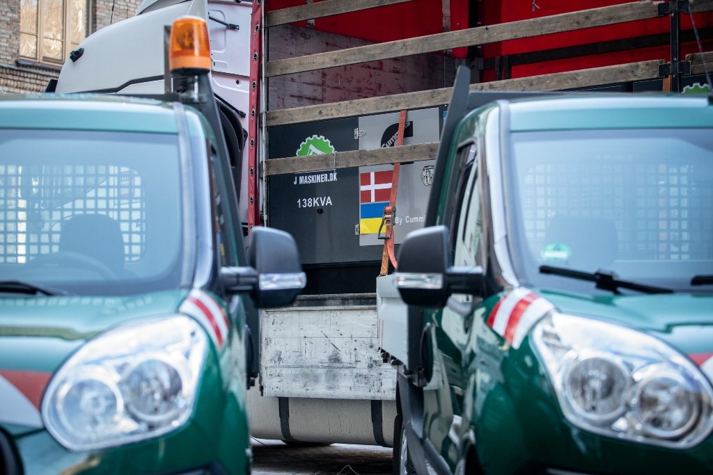 Київ отримав у допомогу поліцейські автомобілі, комунальну техніку та генератори 9