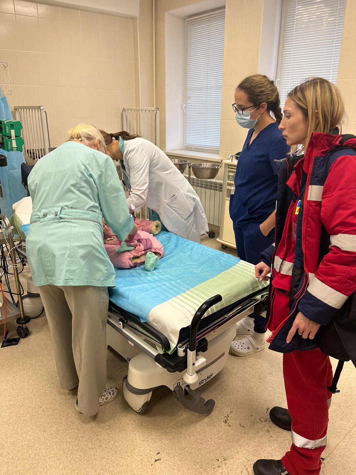 У Києві чоловік погрожував викинути з балкона тримісячну дівчинку 2