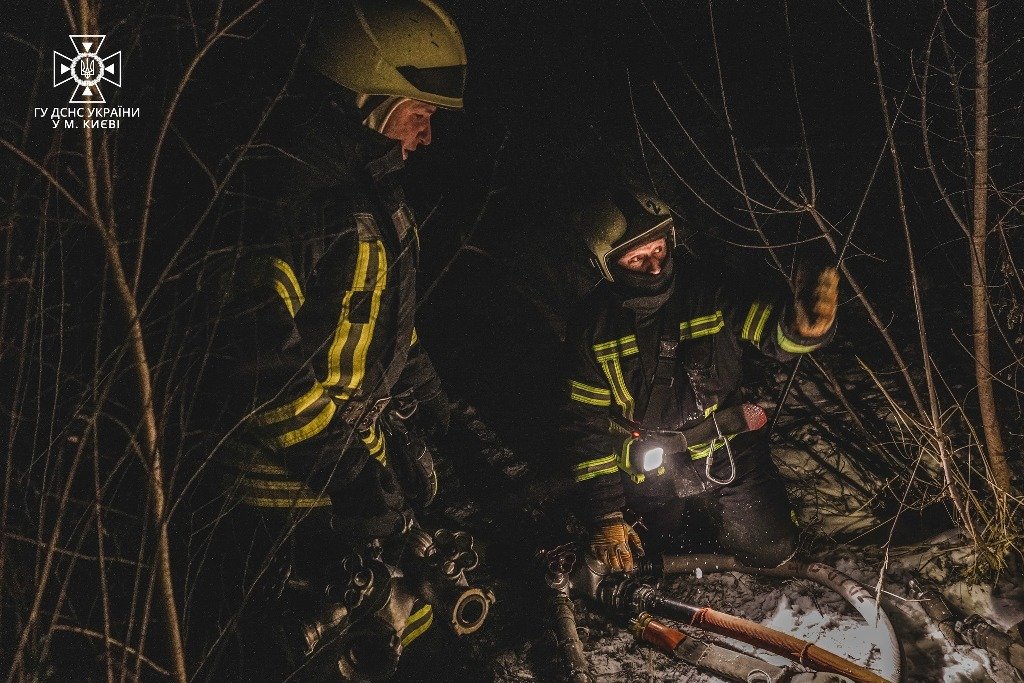 У Києві під час гасіння пожежі у будівлі знайшли тіло чоловіка 1