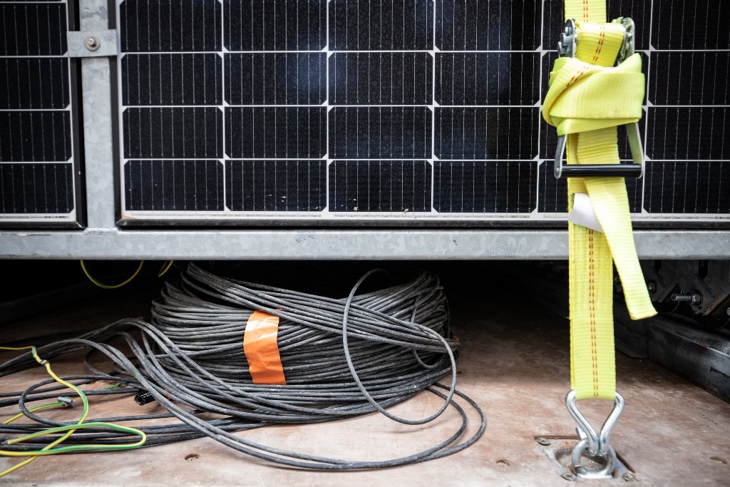 Києву передали дві унікальних сонячних електростанції: хто і де їх встановлять 3