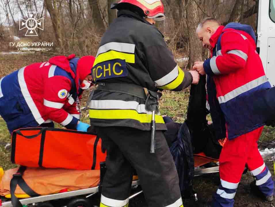 На Київщині загинув чоловік, який кинувся діставати з води жінку: його тіло добу шукали водолази 1