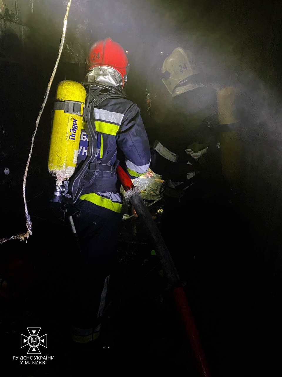 У Києві під час пожежі у квартирі загинув чоловік 2