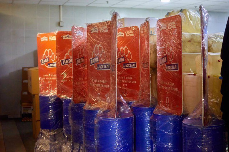 У Києві на залізничному вокзалі встановили зручні поїлки для тварин 3