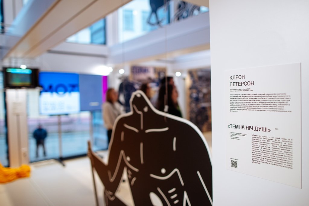 У Києві на Контрактовій площі відкрили культурний простір «Модуль тимчасовості»: що це, графік та ціна 5