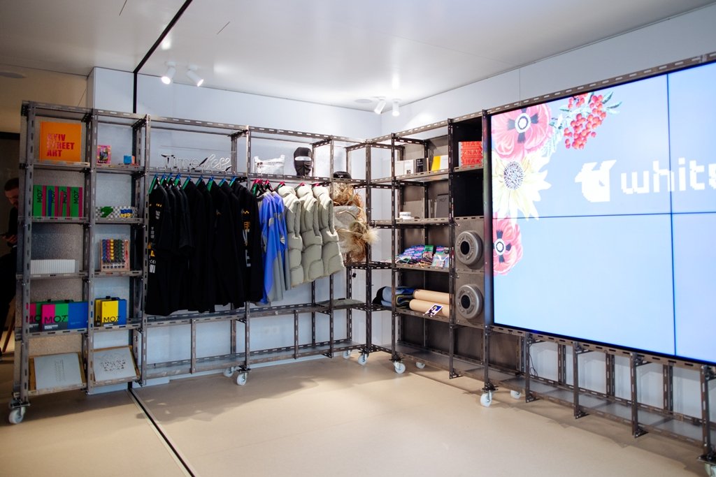 У Києві на Контрактовій площі відкрили культурний простір «Модуль тимчасовості»: що це, графік та ціна 6