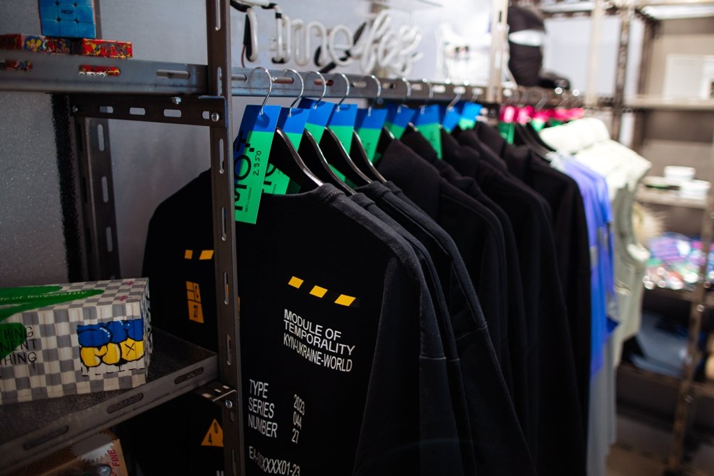 У Києві на Контрактовій площі відкрили культурний простір «Модуль тимчасовості»: що це, графік та ціна 7