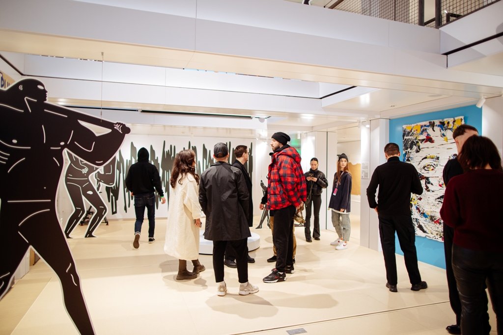 У Києві на Контрактовій площі відкрили культурний простір «Модуль тимчасовості»: що це, графік та ціна 9