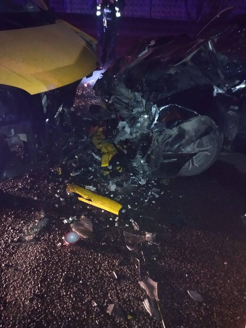 На Київщині Kia виїхав на зустрічну смугу та зіткнувся з маршруткою: водій загинув 2