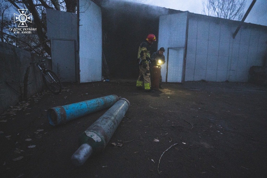 У Києві сталася масштабна пожежа у Солом’янському районі: що відомо 3