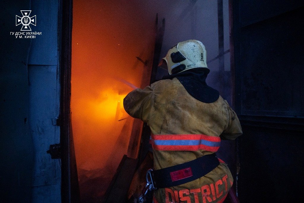 У Києві сталася масштабна пожежа у Солом’янському районі: що відомо 5