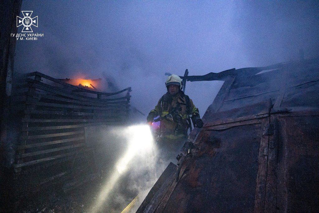 У Києві сталася масштабна пожежа у Солом’янському районі: що відомо 10