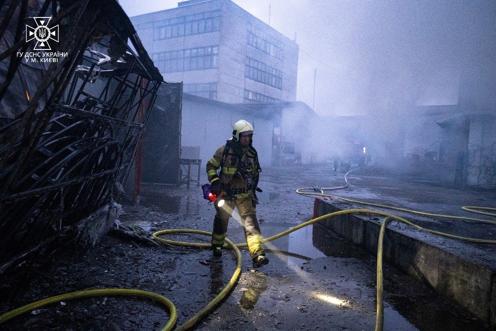 У Києві сталася масштабна пожежа у Солом’янському районі: що відомо 11