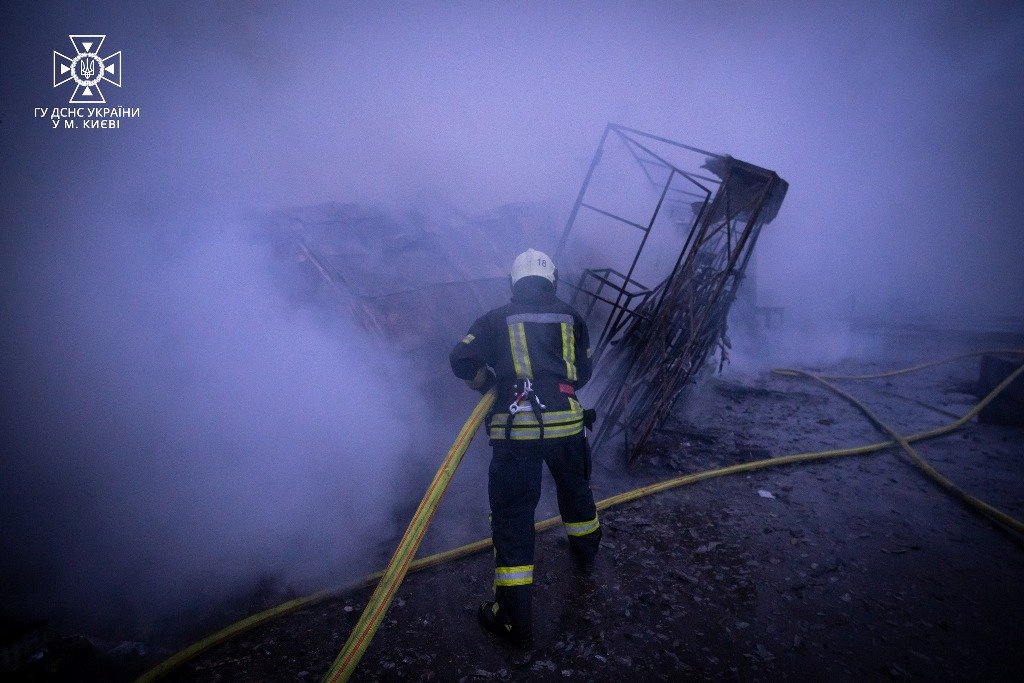 У Києві сталася масштабна пожежа у Солом’янському районі: що відомо 12