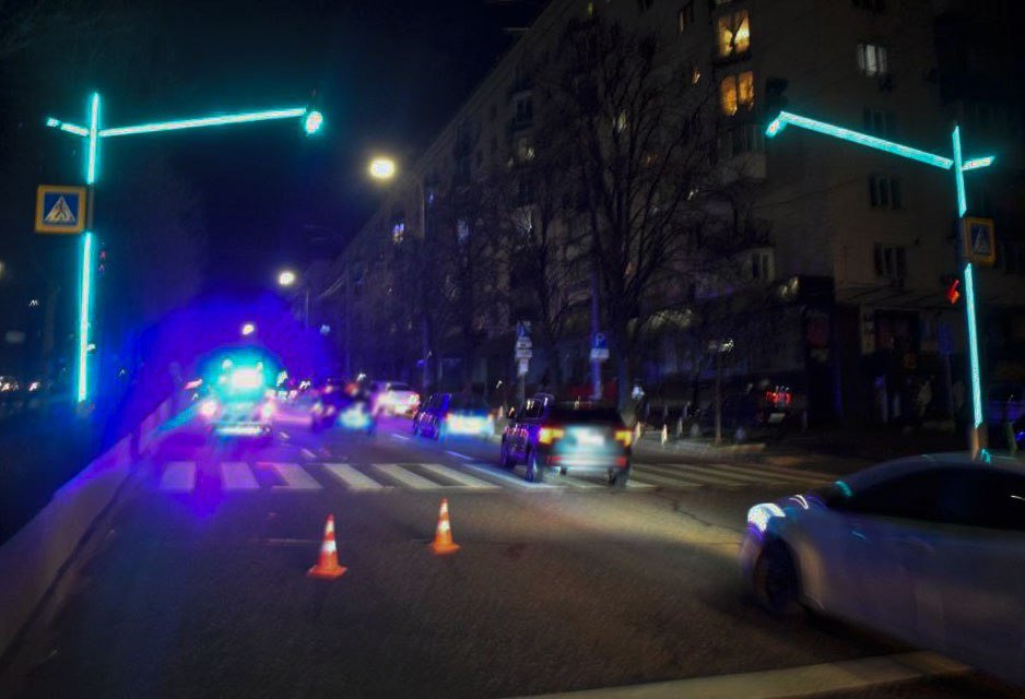 У Києві на Лесі Українки Hyundai збив жінку на переході: потерпіла померла у лікарні 1