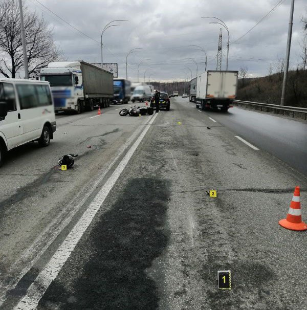 У Києві на Заболотного у ДТП загинув мотоцикліст 3