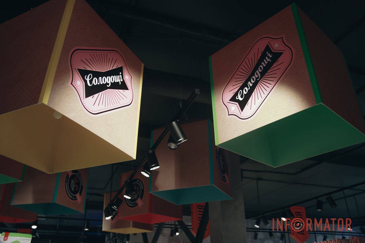 Відкрий для себе VARUS: власне виробництво та ексклюзивний інтер'єр. Екскурсія супермаркетом від Інформатор 2