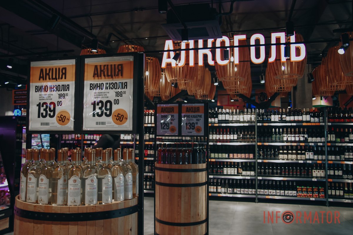 Відкрий для себе VARUS: власне виробництво та ексклюзивний інтер'єр. Екскурсія супермаркетом від Інформатор 3