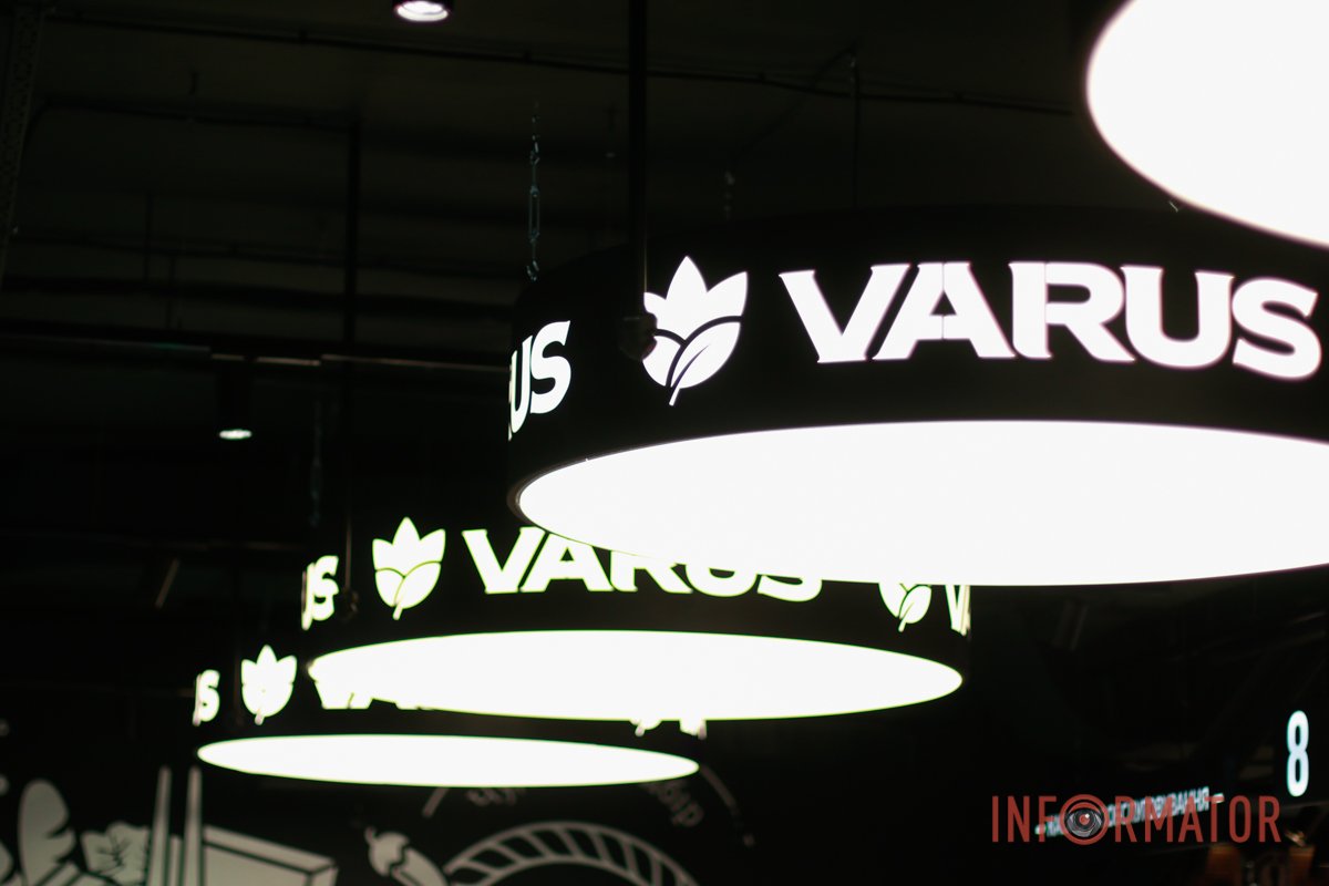 Відкрий для себе VARUS: власне виробництво та ексклюзивний інтер'єр. Екскурсія супермаркетом від Інформатор 8