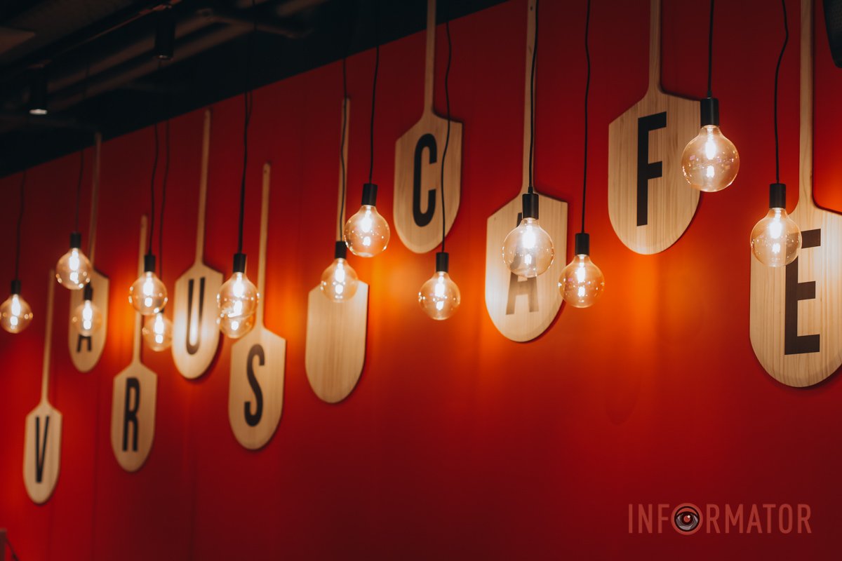 Відкрий для себе VARUS: власне виробництво та ексклюзивний інтер'єр. Екскурсія супермаркетом від Інформатор 18