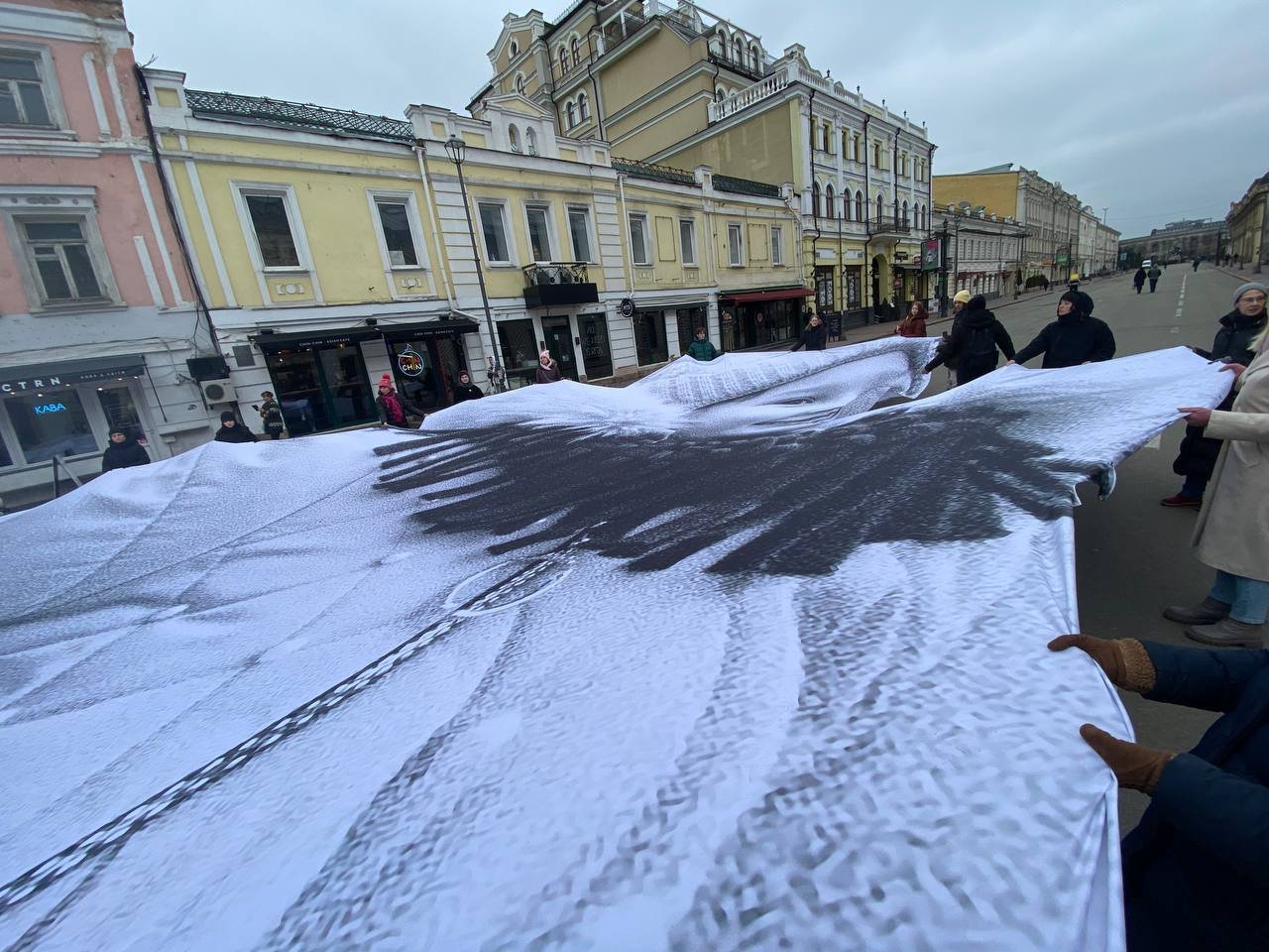 У Києві розгорнули 45-метрове полотно зі світлиною дитини, що потрапило на обкладинку журналу TIME 2