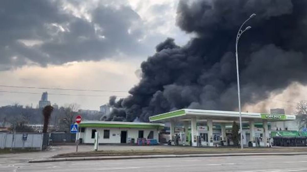 У Києві на Подолі масштабна пожежа: що відомо 4