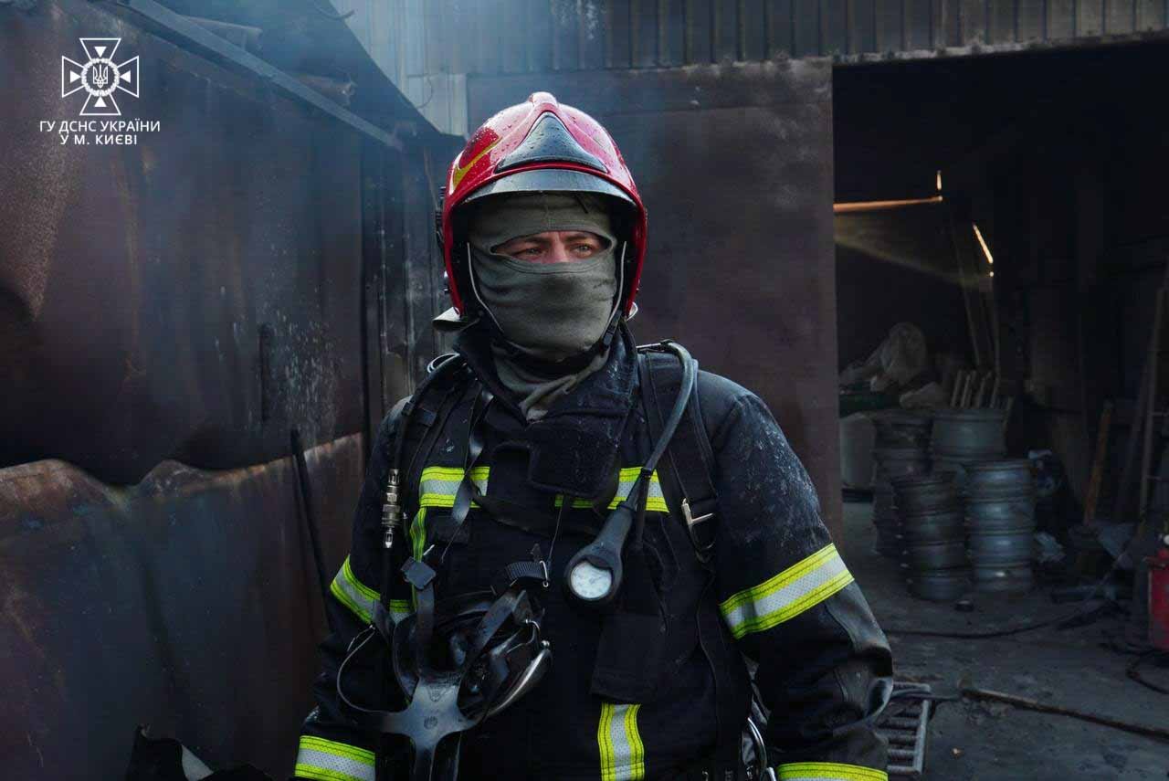 Вибухи та пожежа у Голосіївському районі Києва: що сталось 3