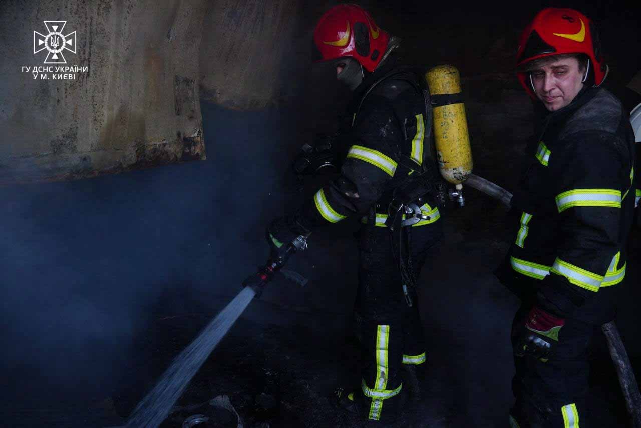 Вибухи та пожежа у Голосіївському районі Києва: що сталось 4