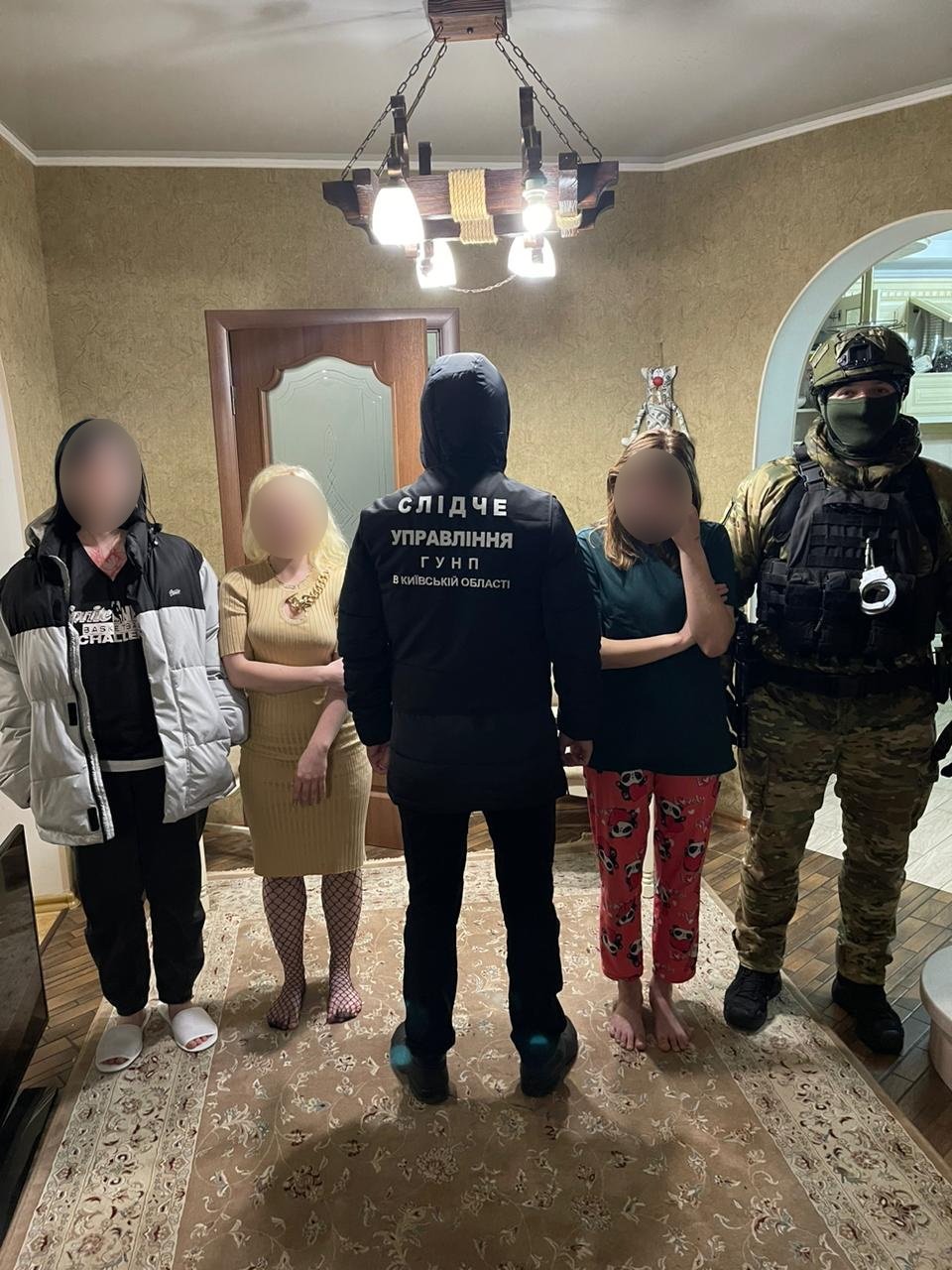 На Київщині 21-річна жінка продавала дівчат у сексуальне рабство за кордон 3