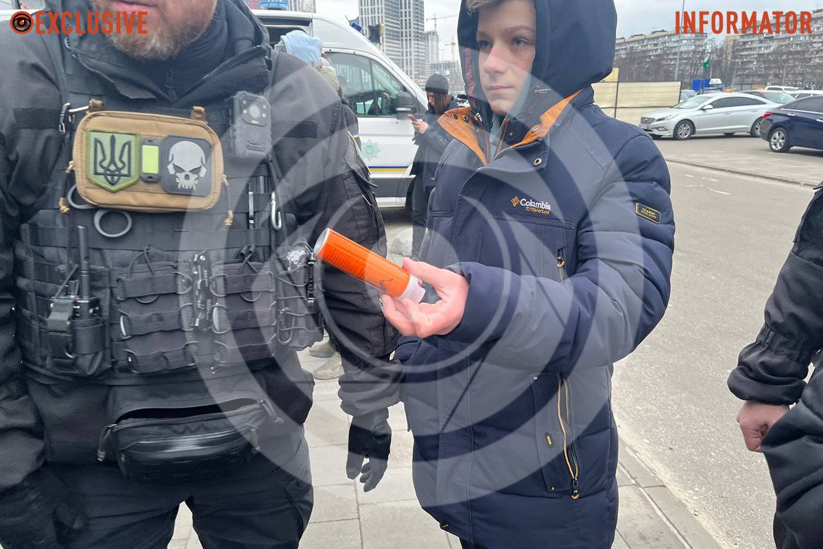 У Києві попередили бійку між підлітками субкультур “Редан” та “Анти Редан”: фото та відео з місця подій 1