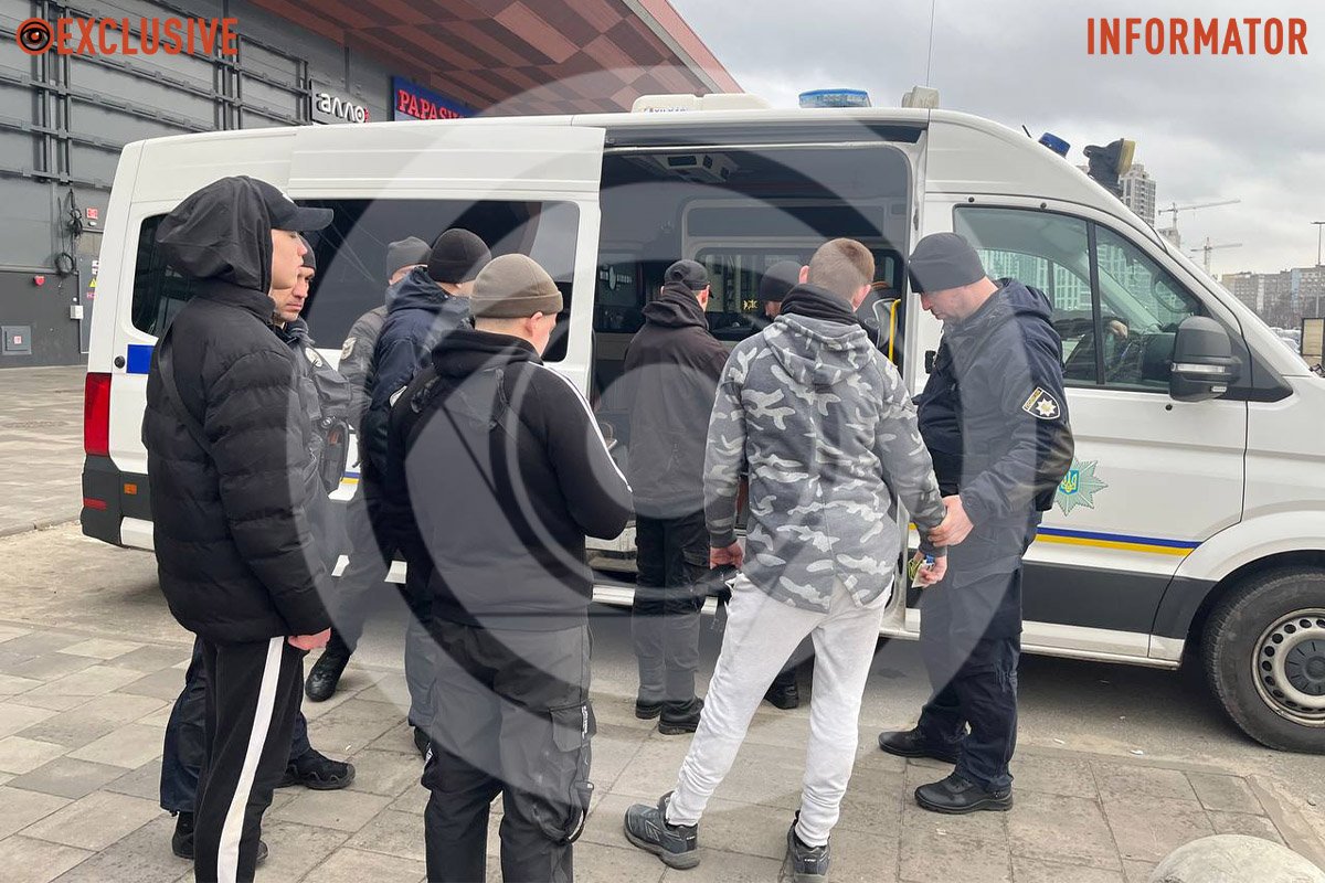 У Києві попередили бійку між підлітками субкультур “Редан” та “Анти Редан”: фото та відео з місця подій 4