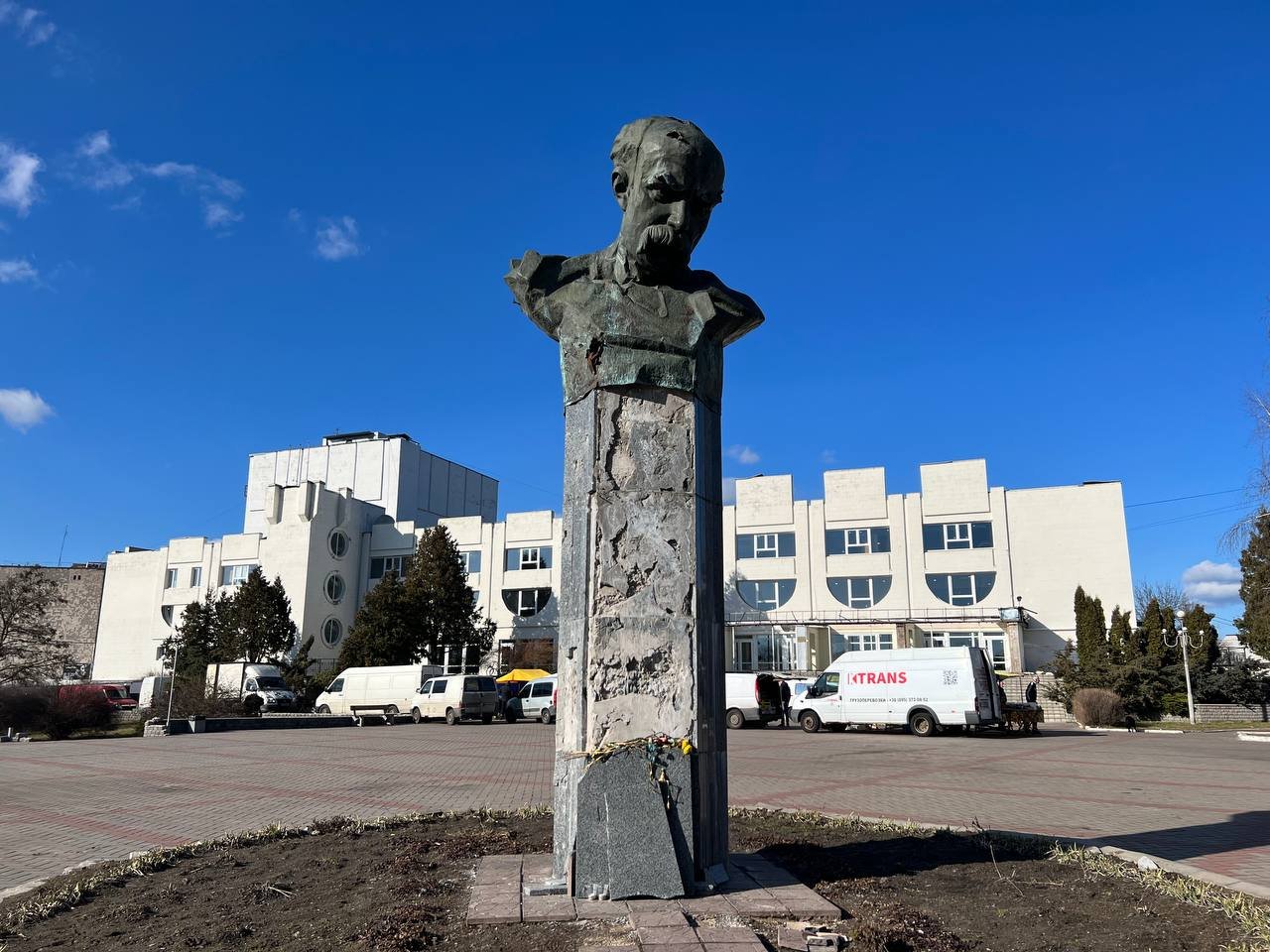 Річниця бомбардування Бородянки: як зараз виглядають зруйновані авіаударами багатоповерхівки 4