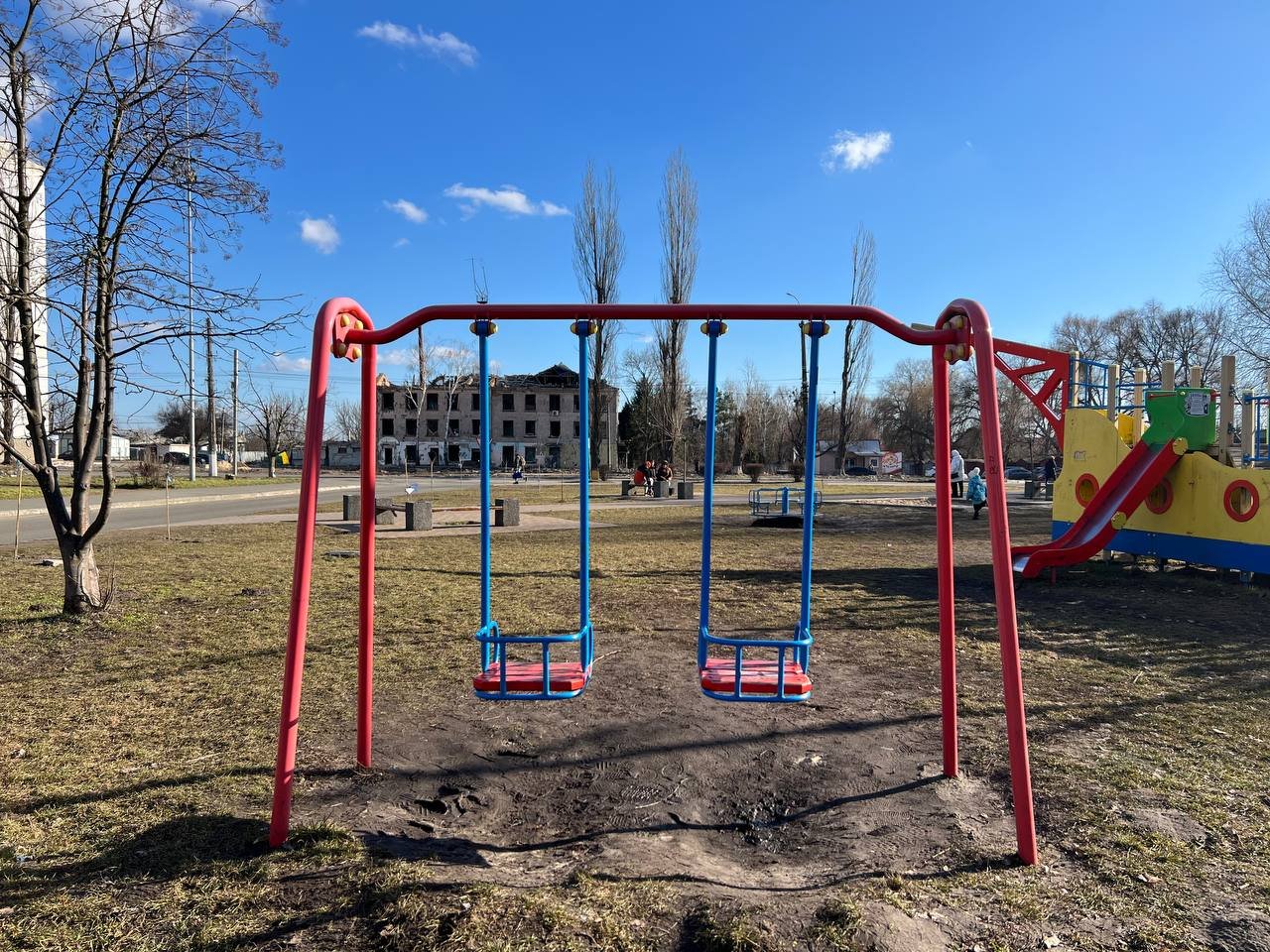 Річниця бомбардування Бородянки: як зараз виглядають зруйновані авіаударами багатоповерхівки 10