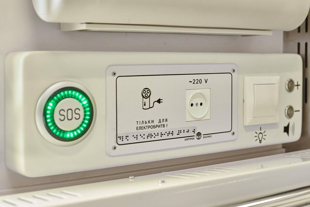 Укрзалізниця отримала нові вагони для перевезення пасажирів з інвалідністю: де курсуватимуть 2