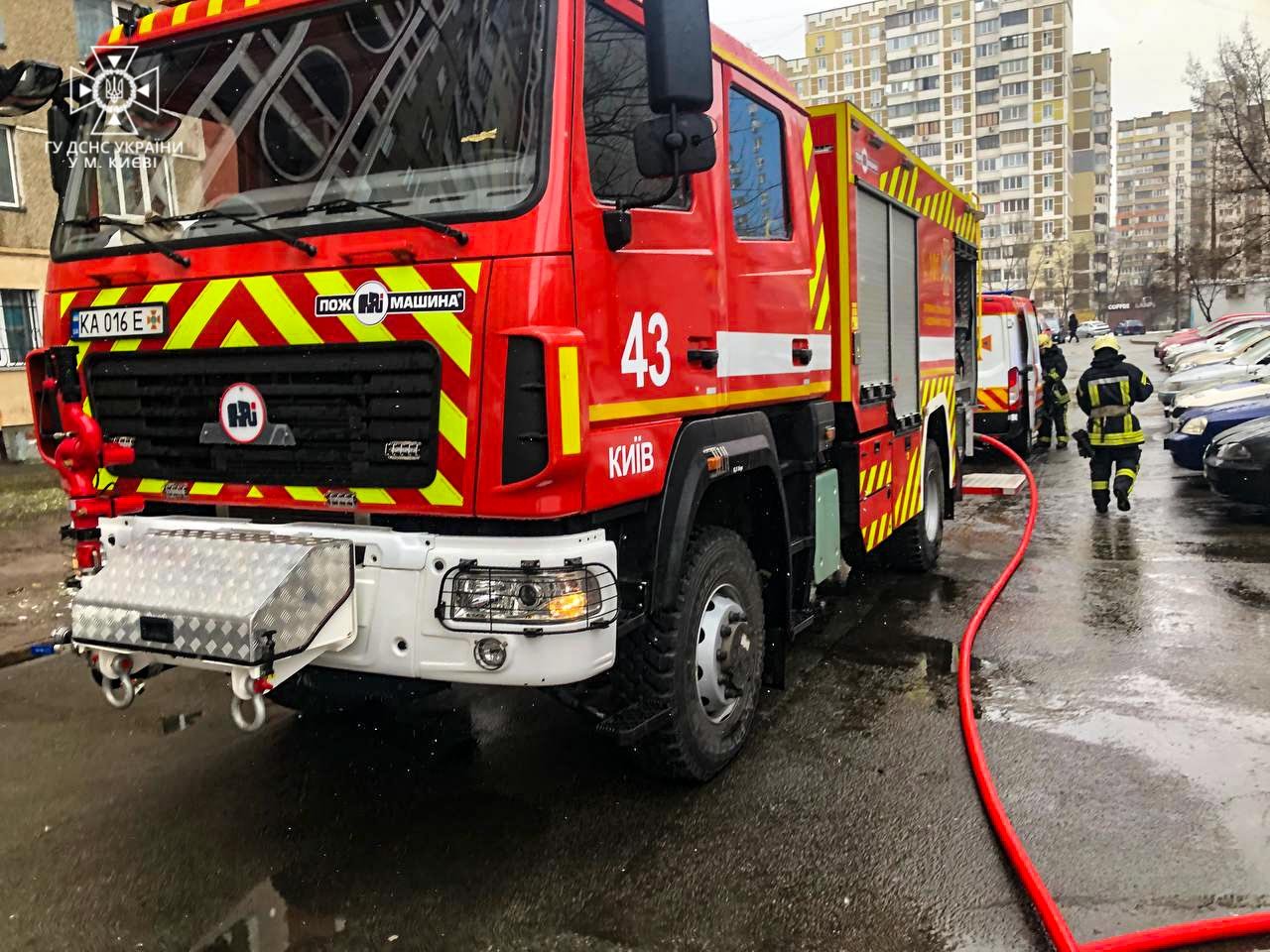 У Києві під час пожежі на підземному паркінгу знайшли тіло чоловіка 1